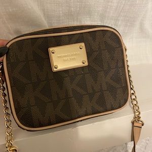 Micheal Kors crossbody bag